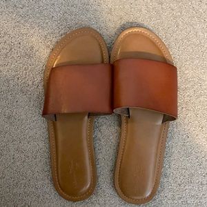 Universal Thread brown flat sandals/slides - sz 7